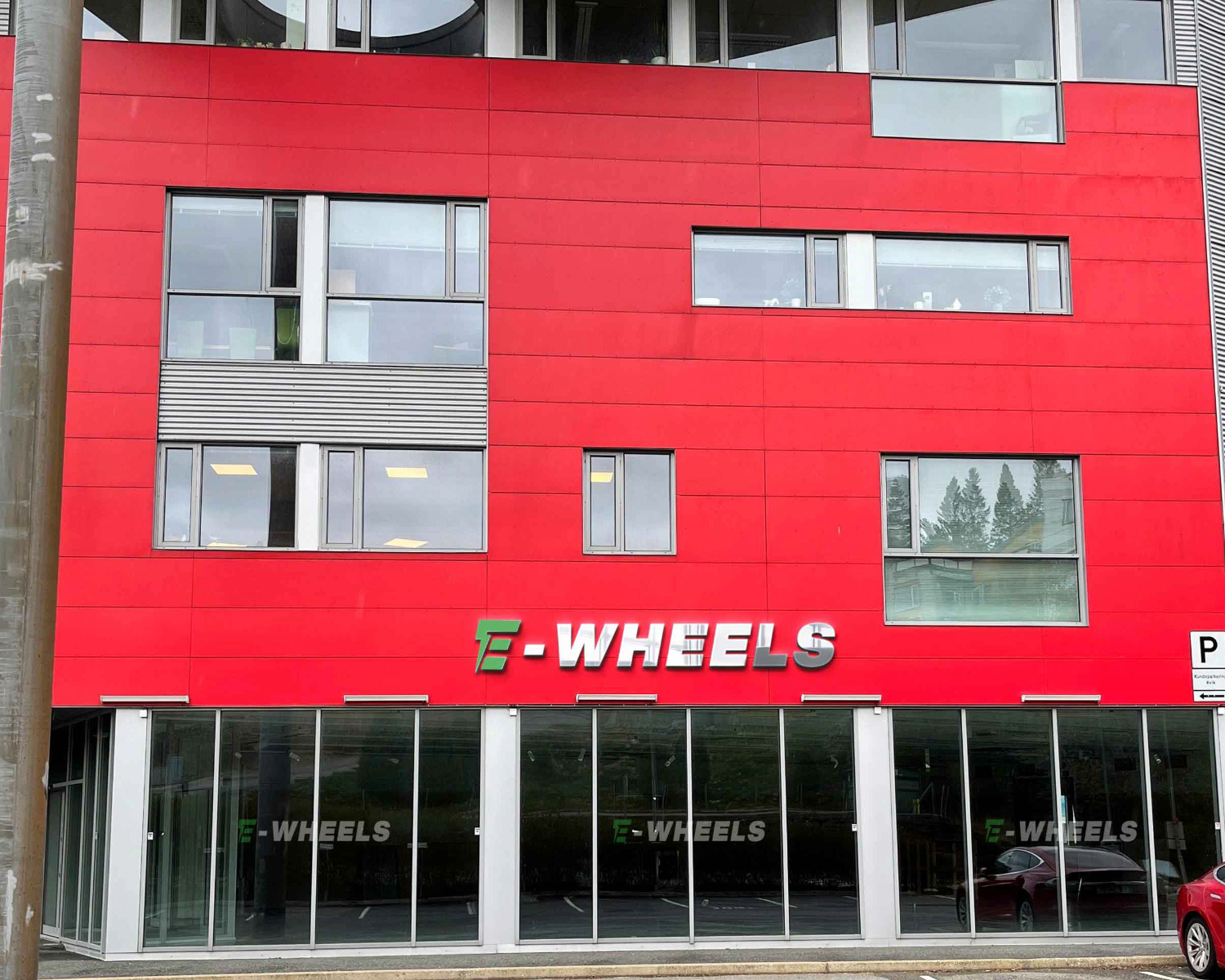 E-Wheels Bergen – interiør og kasseområde (bilde 4)